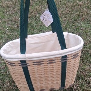 MARVELOUS "BASKETVILLE" THE AMERICAN COLLECTION BASKET.